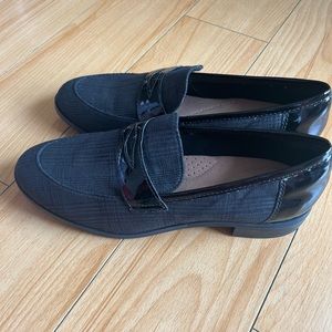 NEVER BEEN WORN, blue/black plaid, Clarks